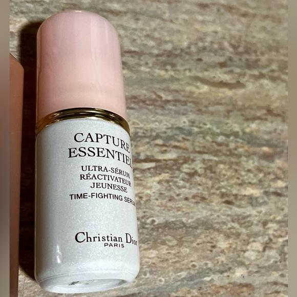 New Christian Dior 4-piece skincare bundle set with cosmetic bag - Picture 7 of 16